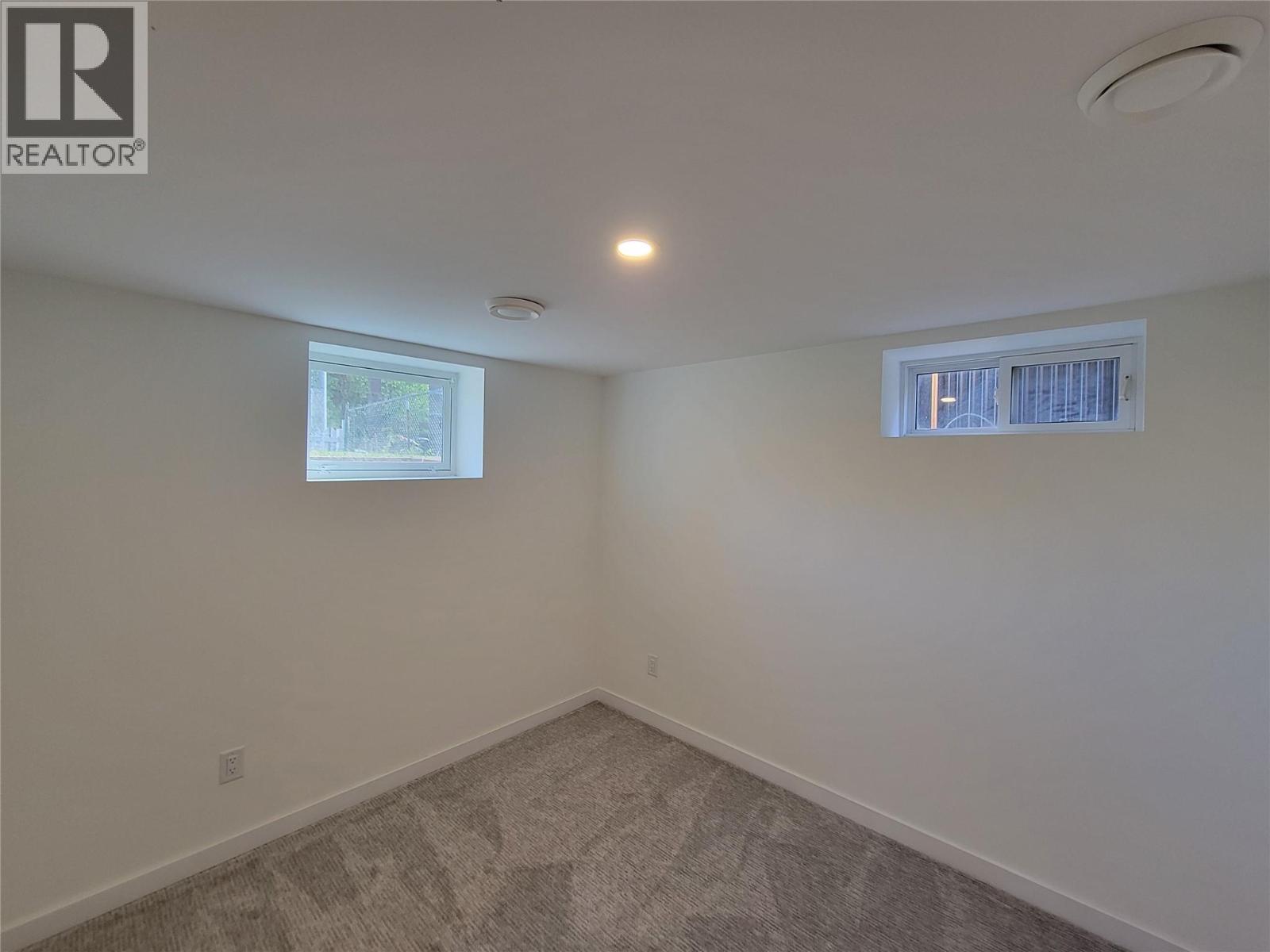 565 Eckhardt Avenue W Property Photo 28