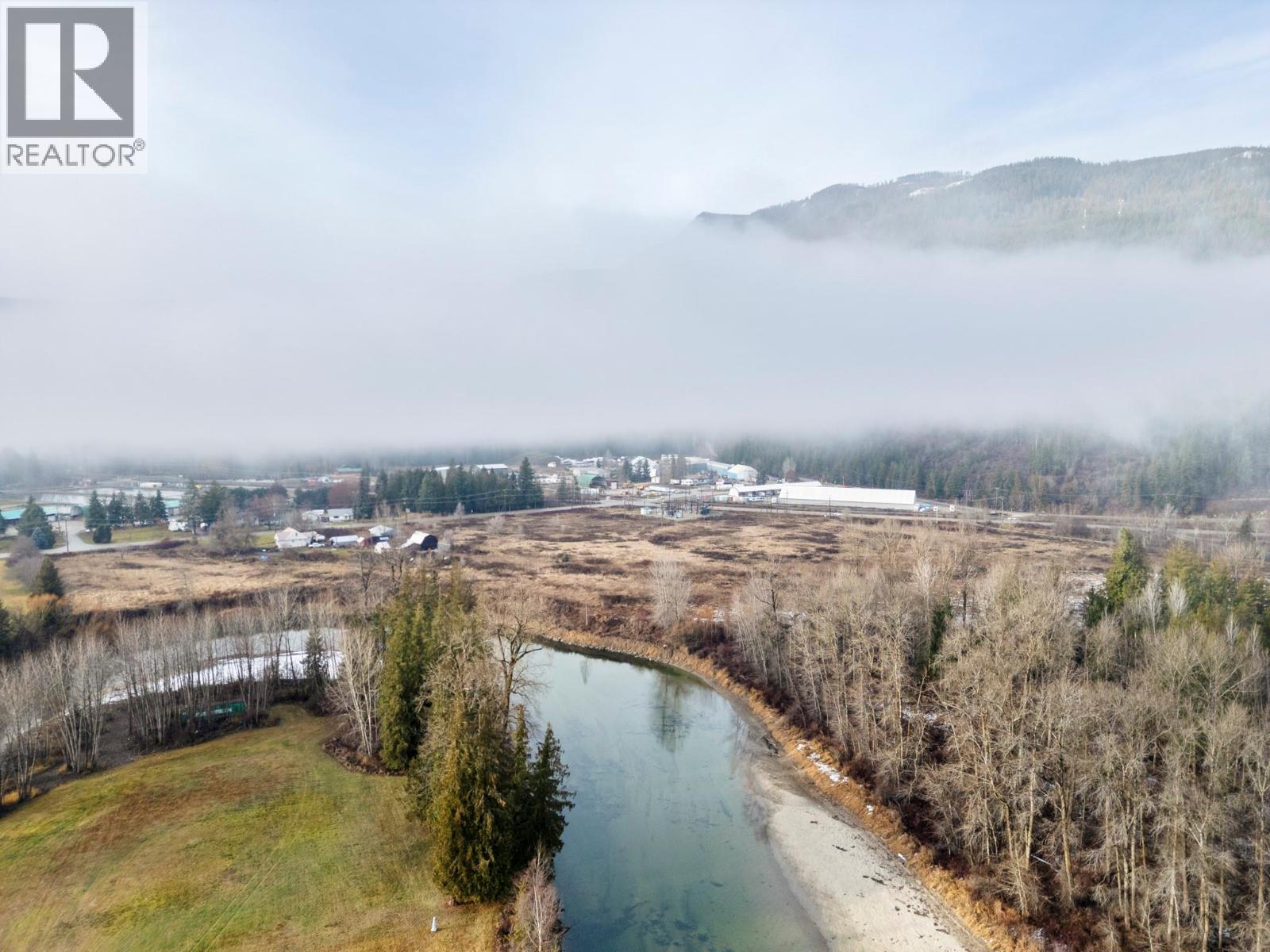 1513 Solsqua Sicamous Road Photo de la propriété 1