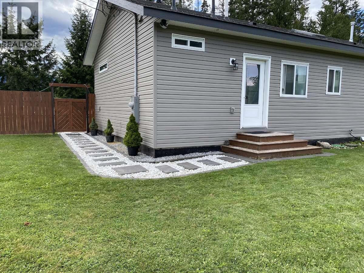 2704 Jacks Crescent Property Photo 1