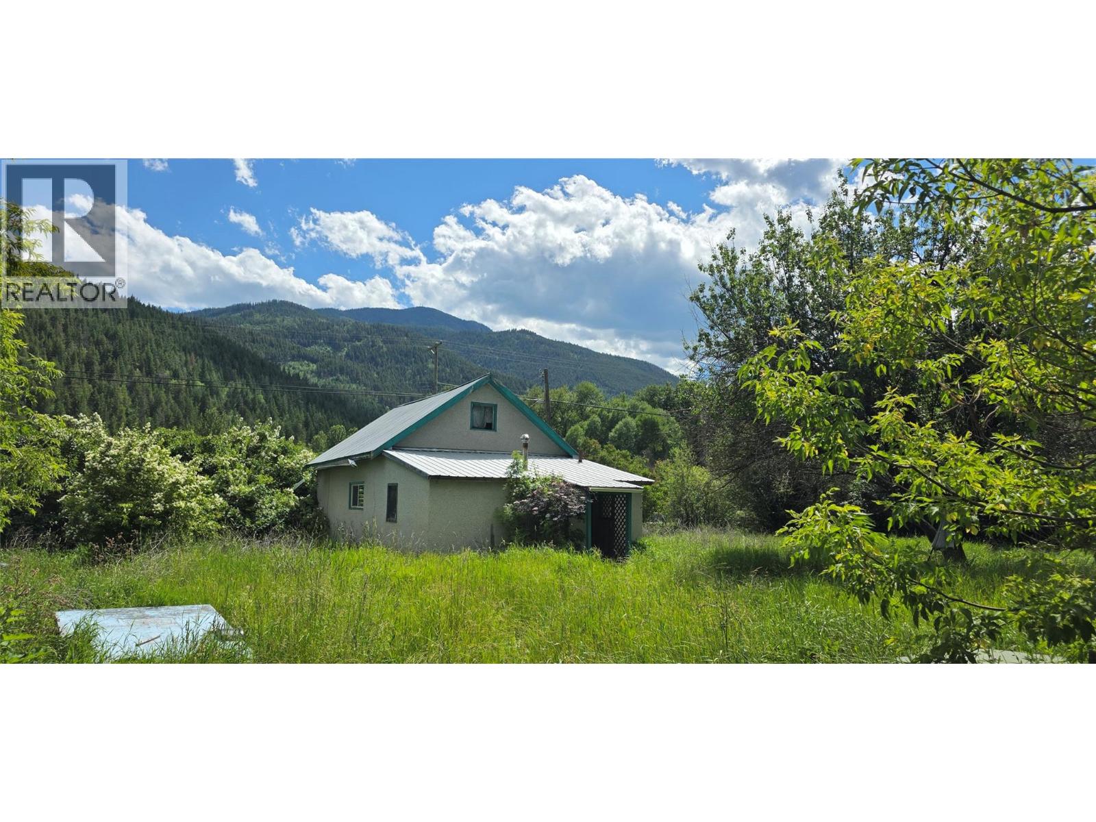 5778 Highway 97 Property Photo 1