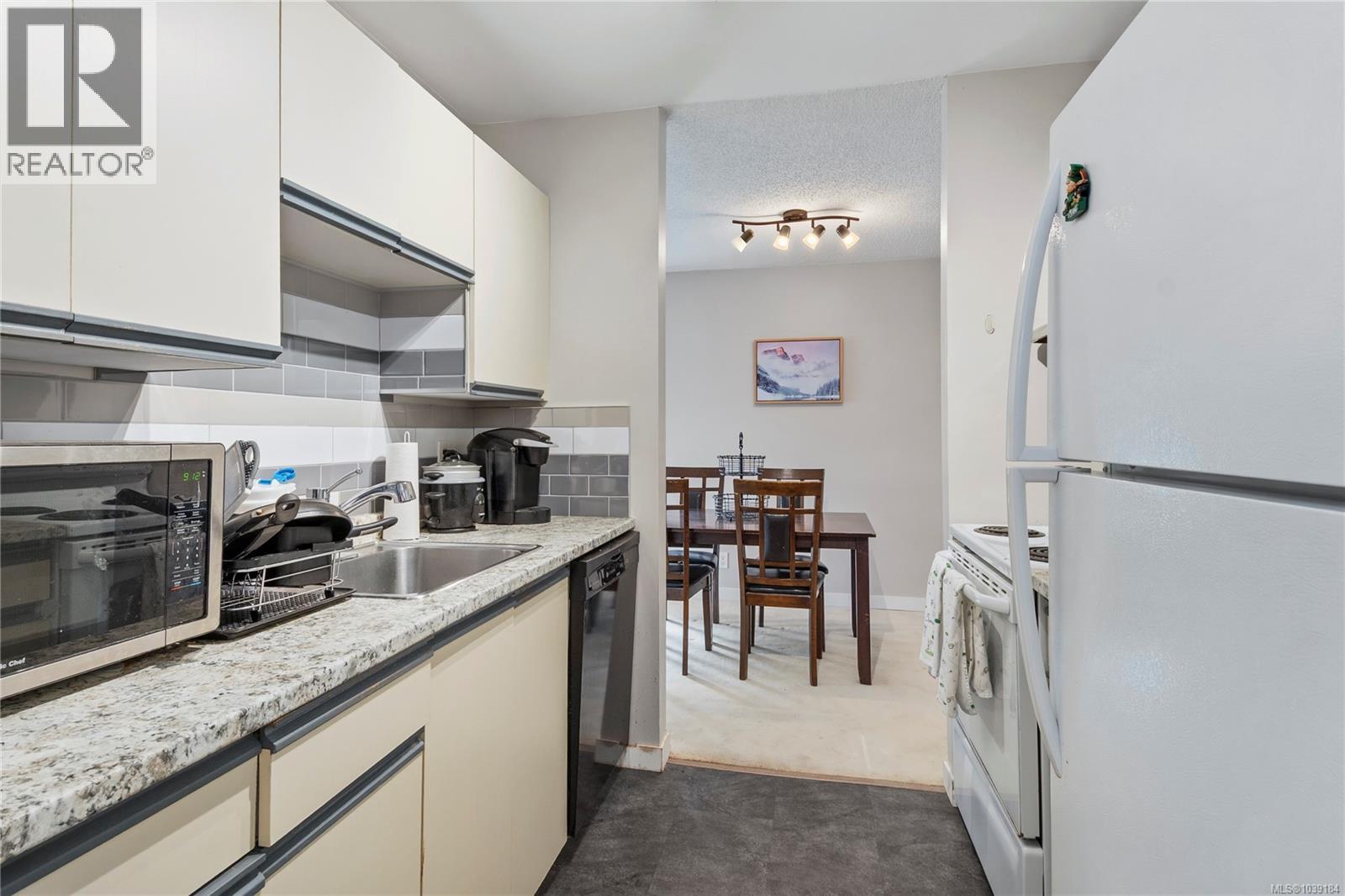 210 585 Dogwood St Property Photo 10
