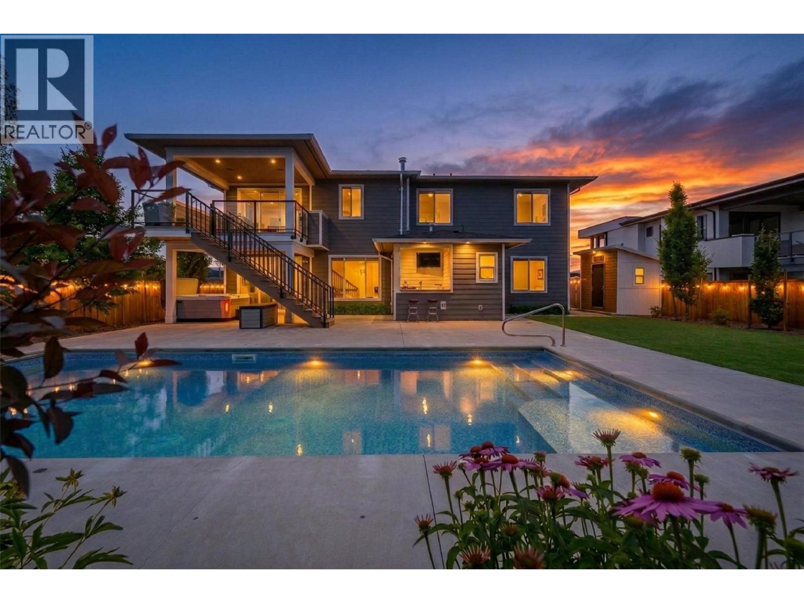631 Mt Ida Crescent Property Photo 1