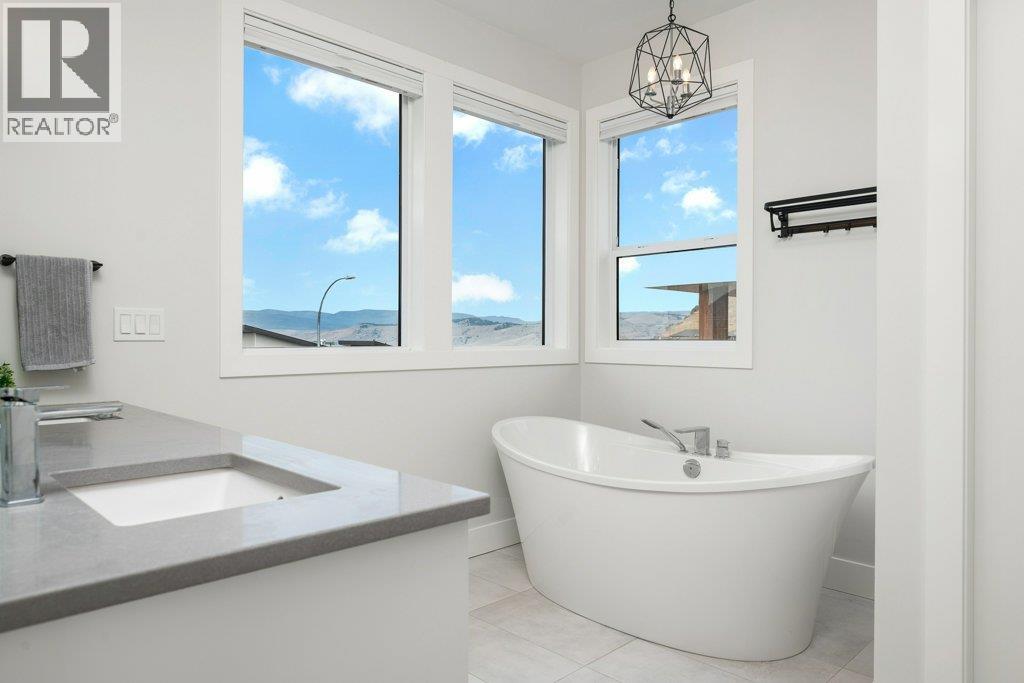 631 Mt Ida Crescent Property Photo 19