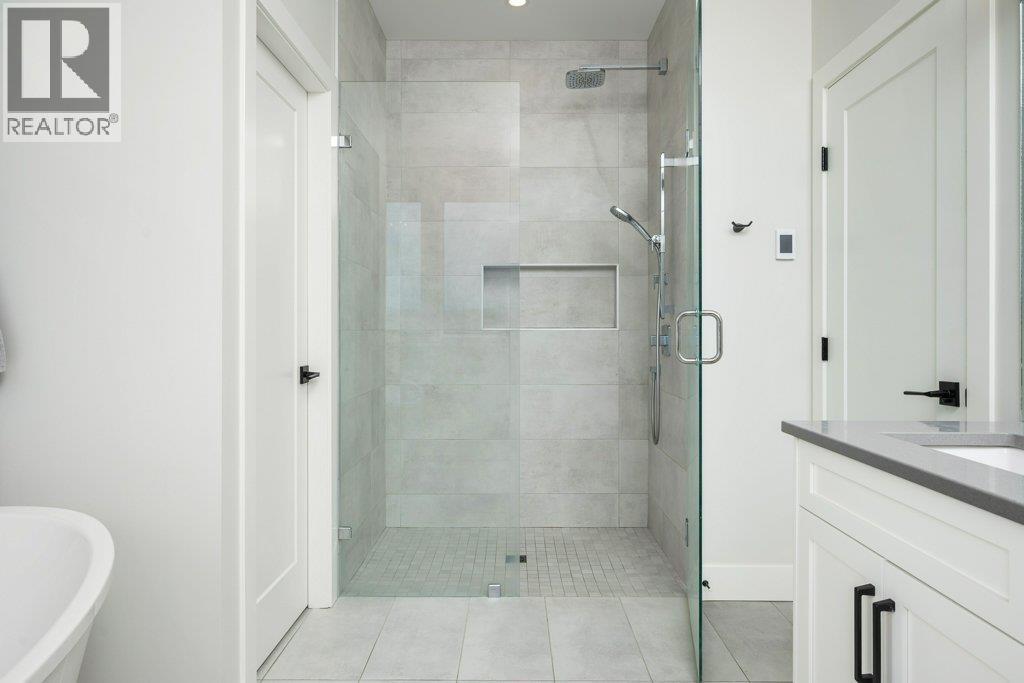 631 Mt Ida Crescent Property Photo 21