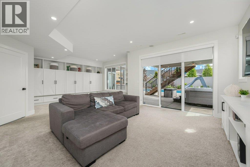 631 Mt Ida Crescent Property Photo 38