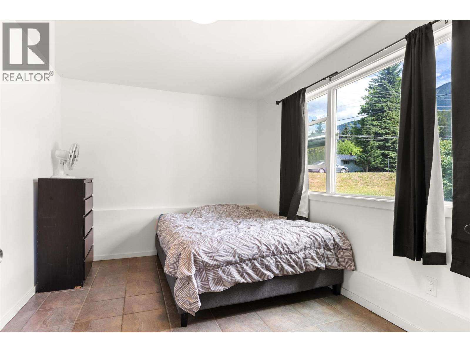 601 Barry Road Property Photo 32