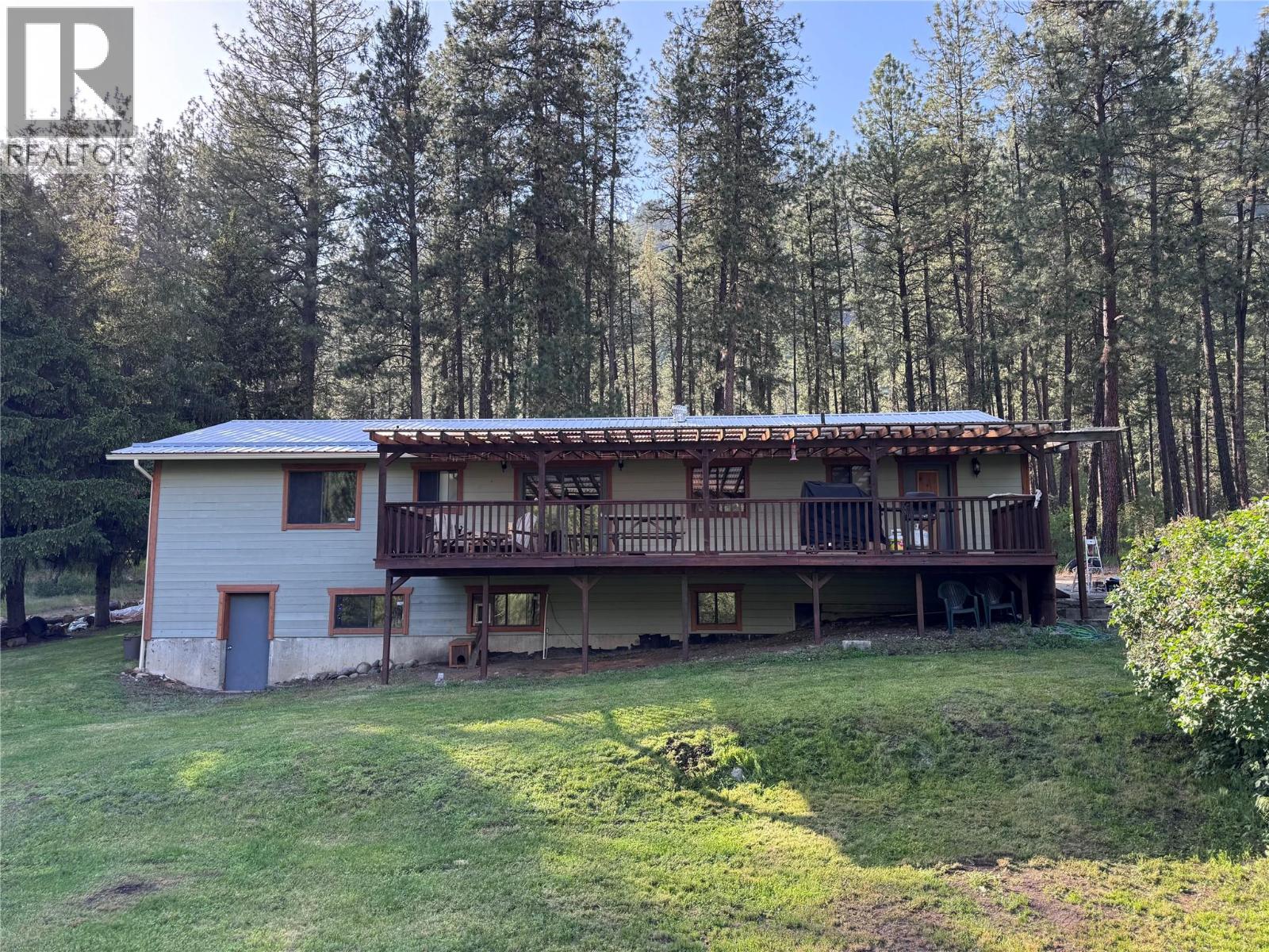 725 3 Highway Property Photo 3