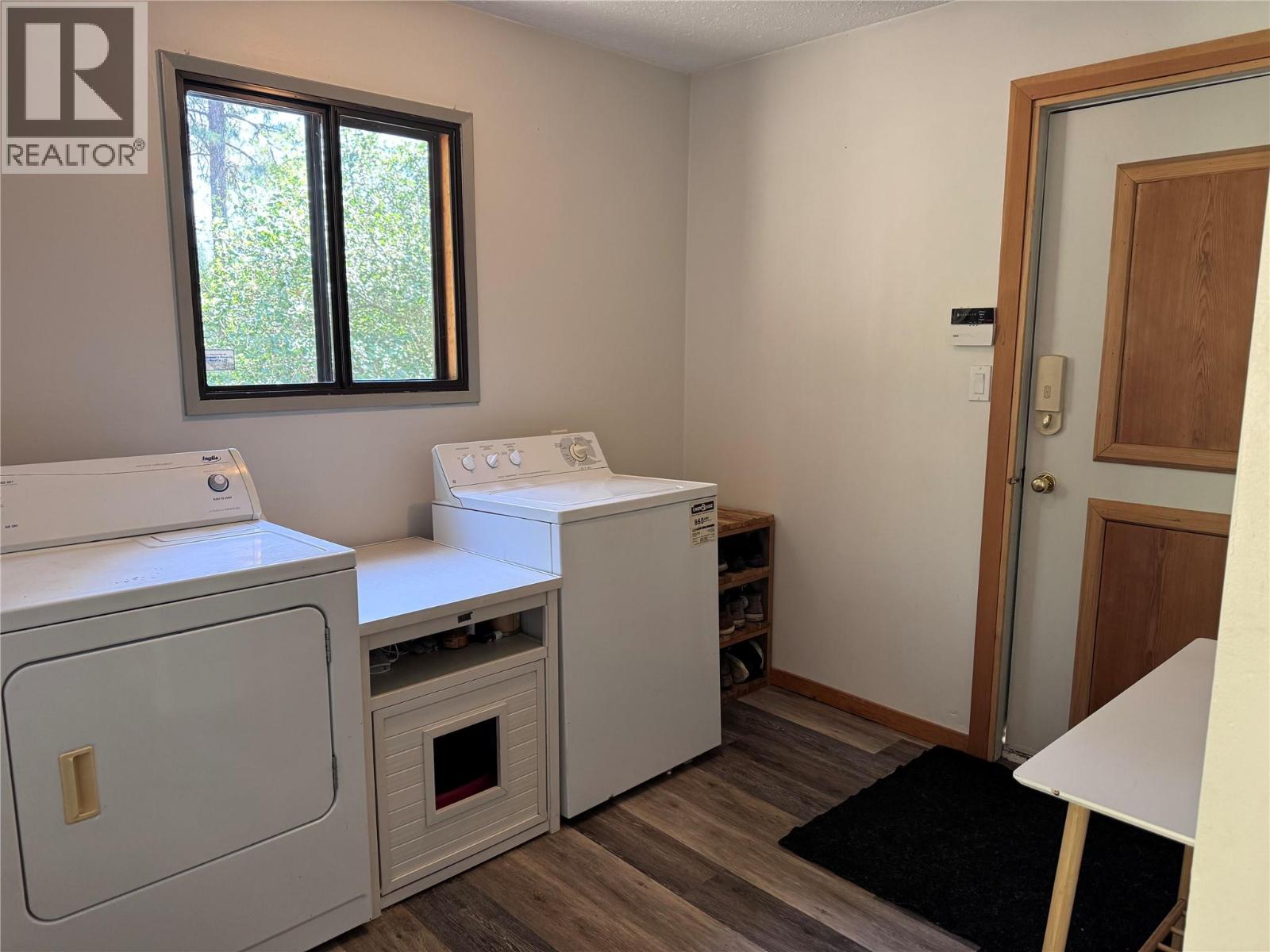 725 3 Highway Property Photo 7