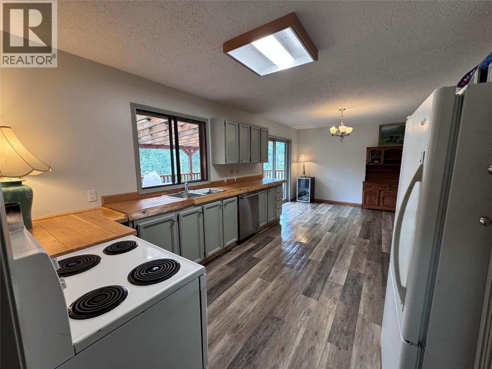 725 3 Highway Property Photo 8
