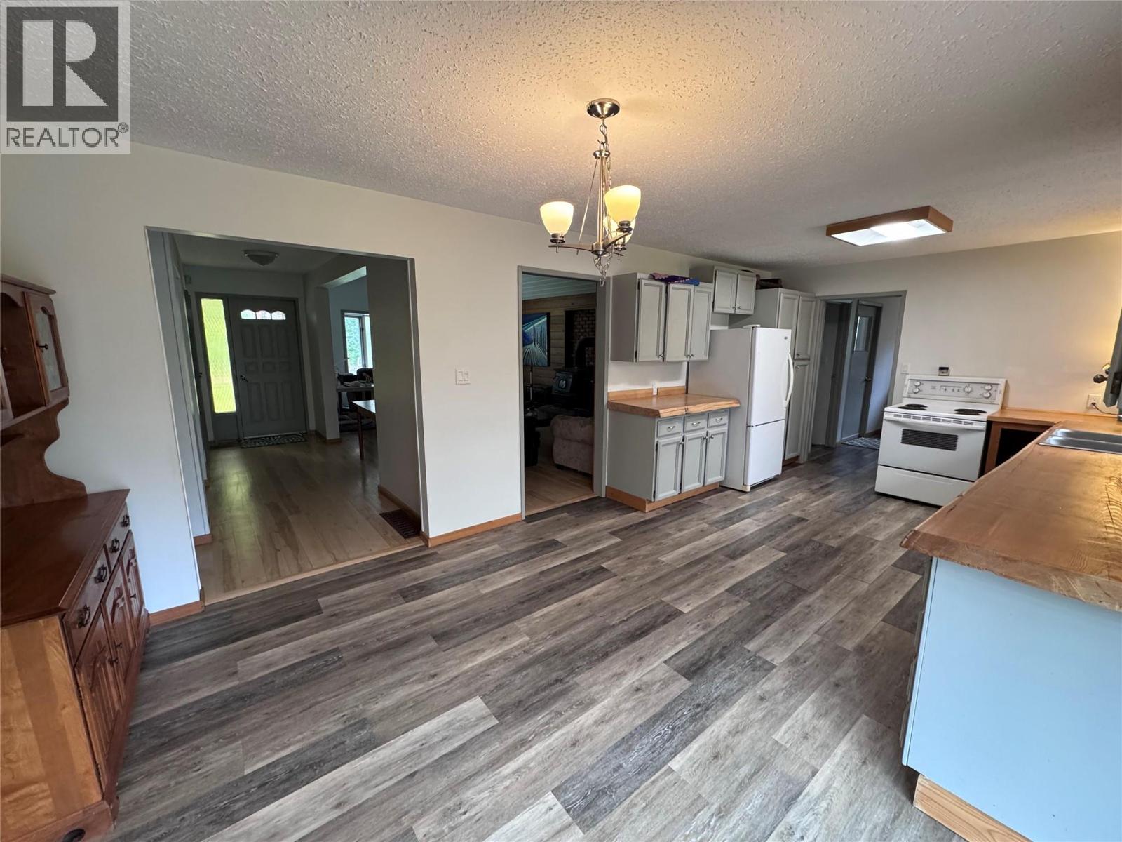 725 3 Highway Property Photo 10