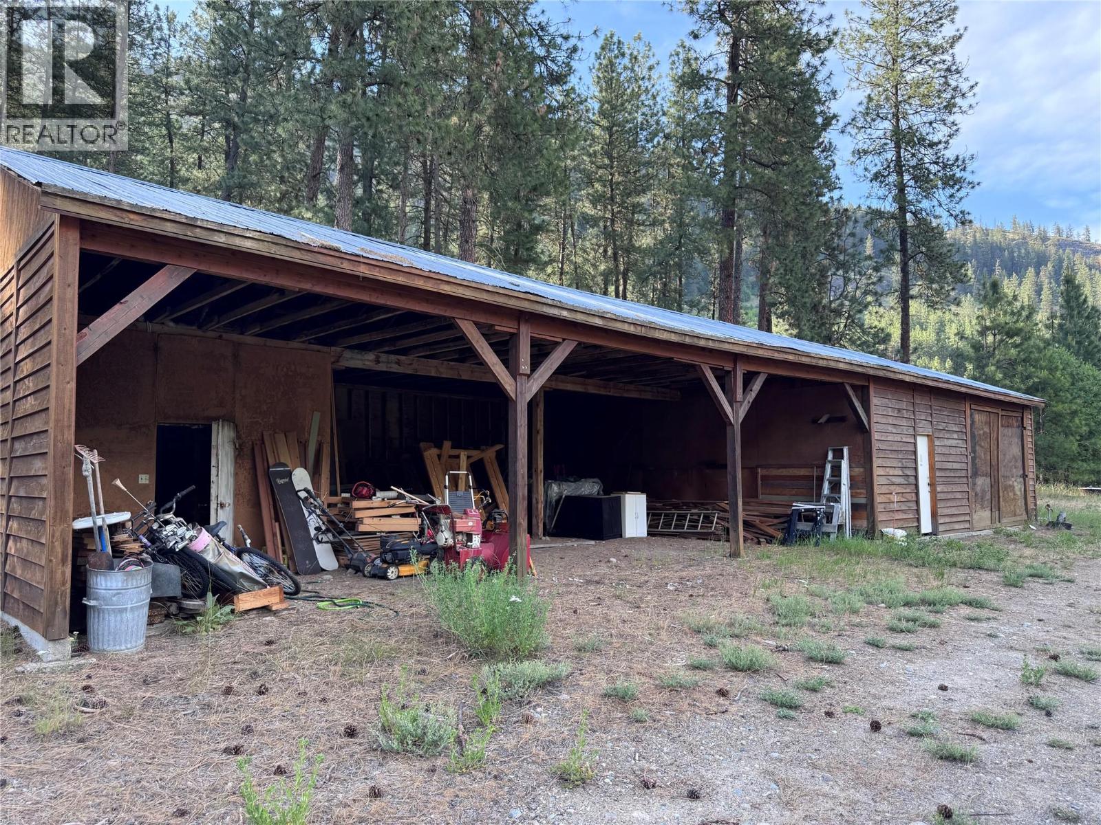 725 3 Highway Property Photo 32