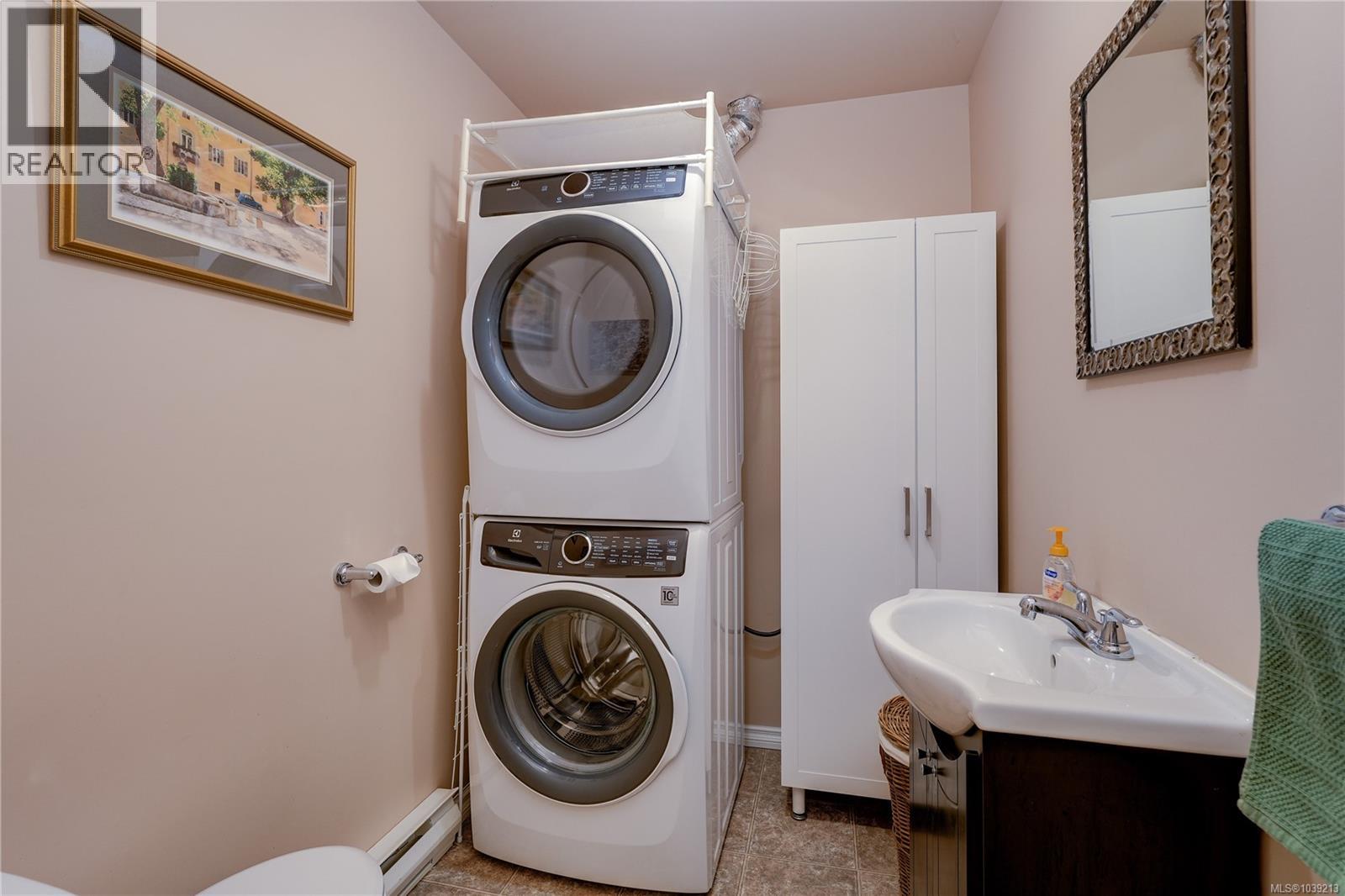 2056 Gladys Pl Property Photo 20