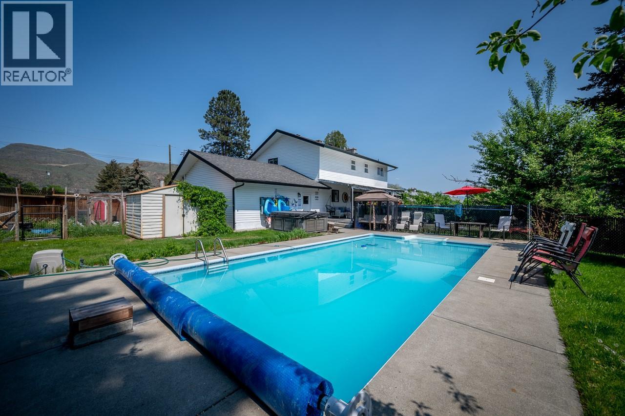 2591 FLEETWOOD Avenue