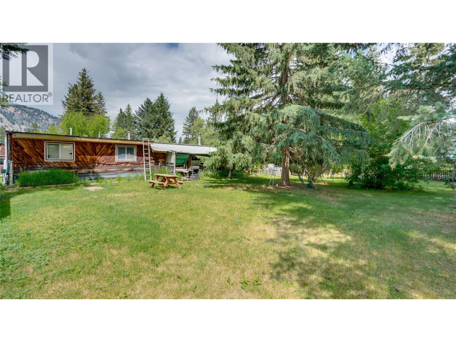 686 Powell Road Property Photo 1