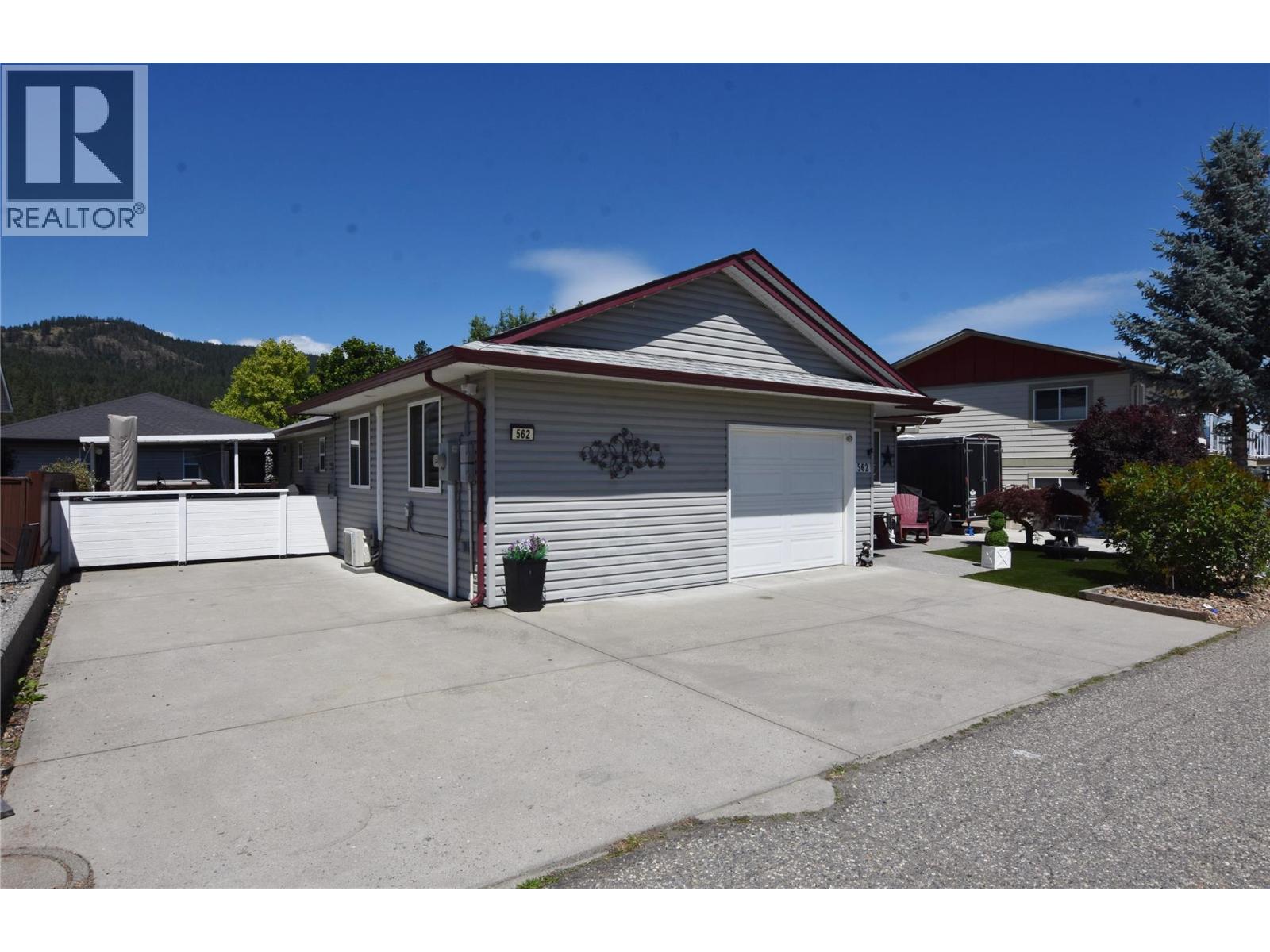 562 Meadowlark Avenue Property Photo 4