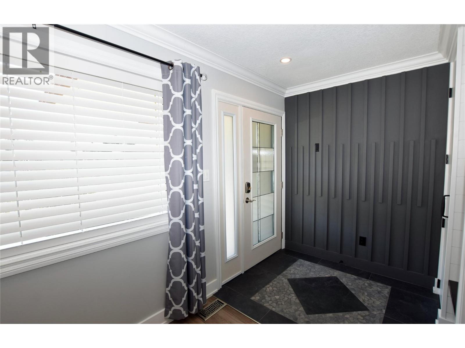 562 Meadowlark Avenue Property Photo 7