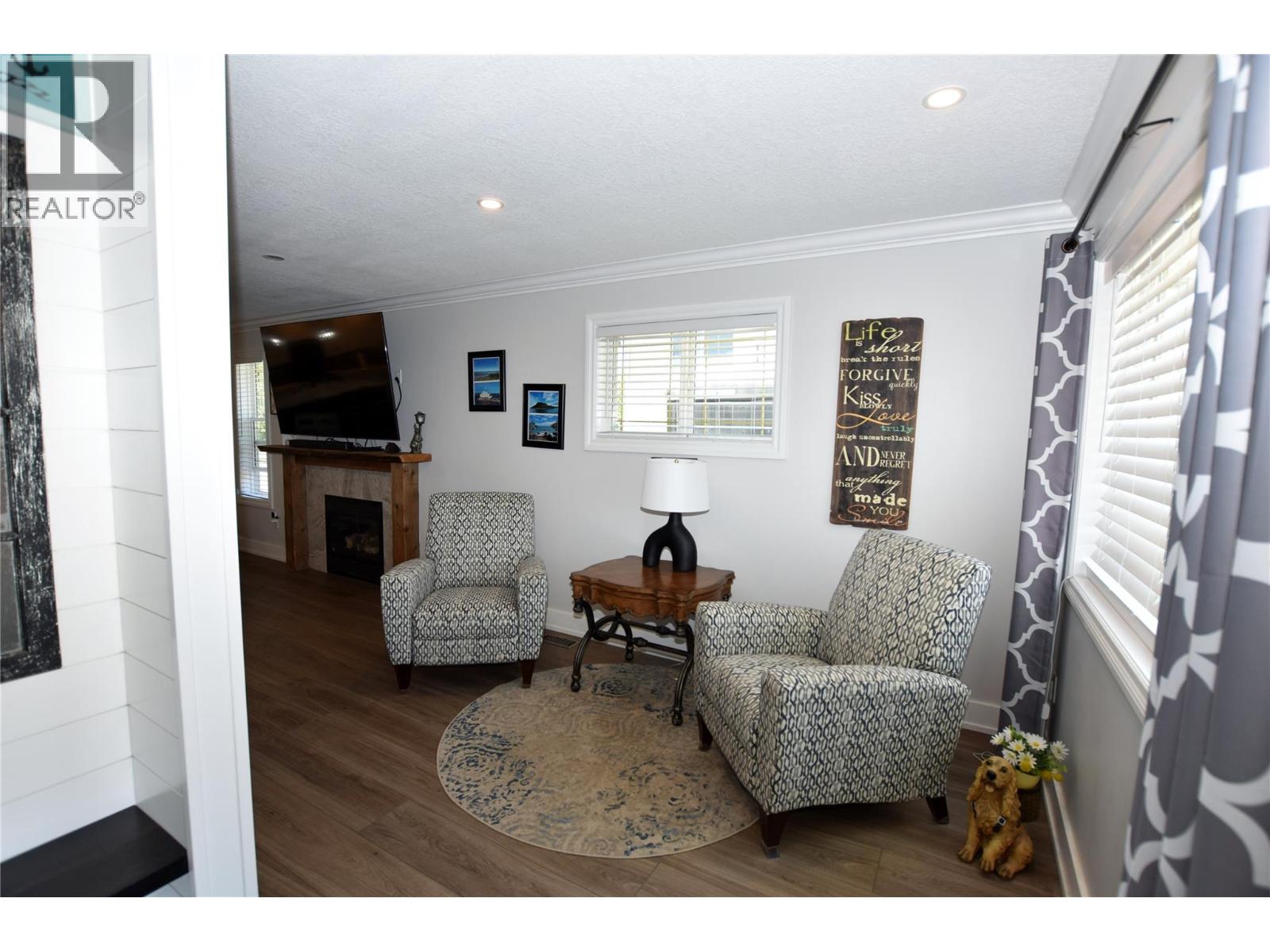 562 Meadowlark Avenue Property Photo 8