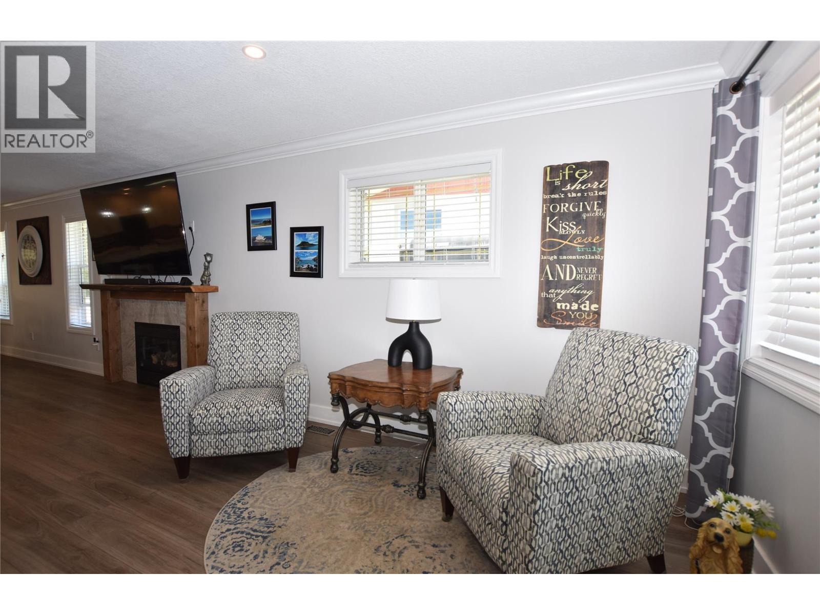 562 Meadowlark Avenue Property Photo 9
