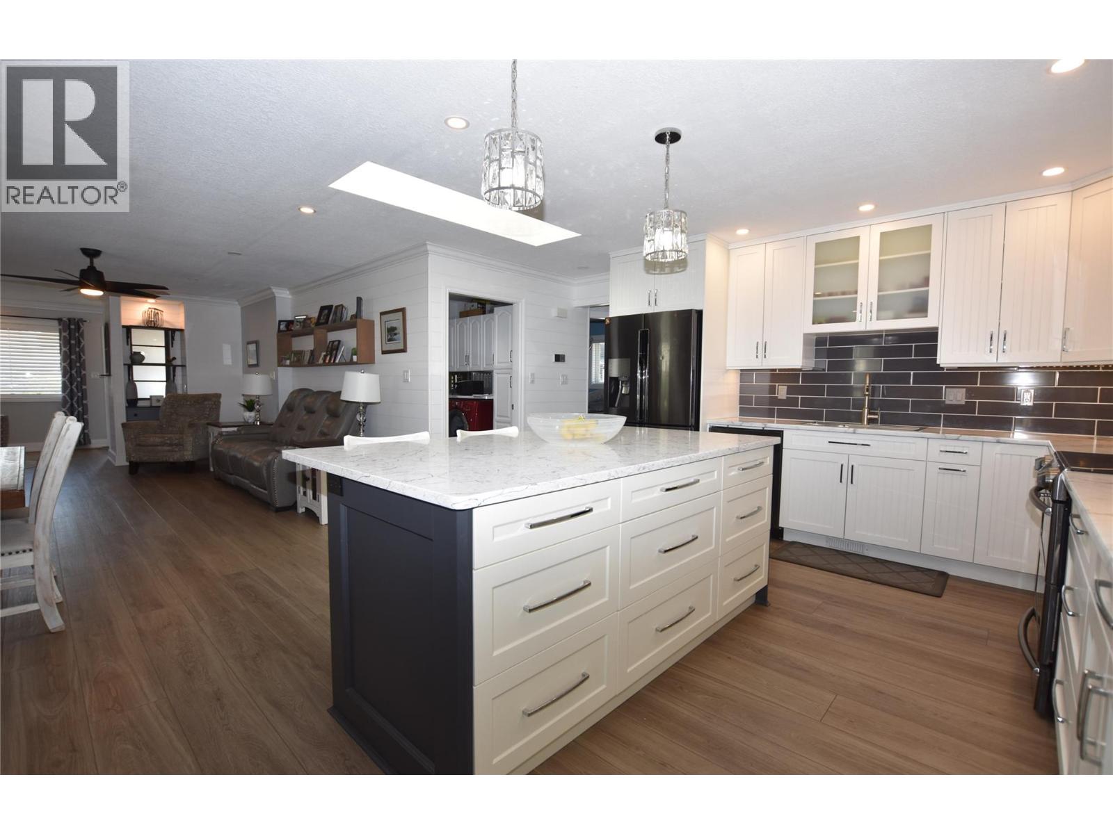 562 Meadowlark Avenue Property Photo 16