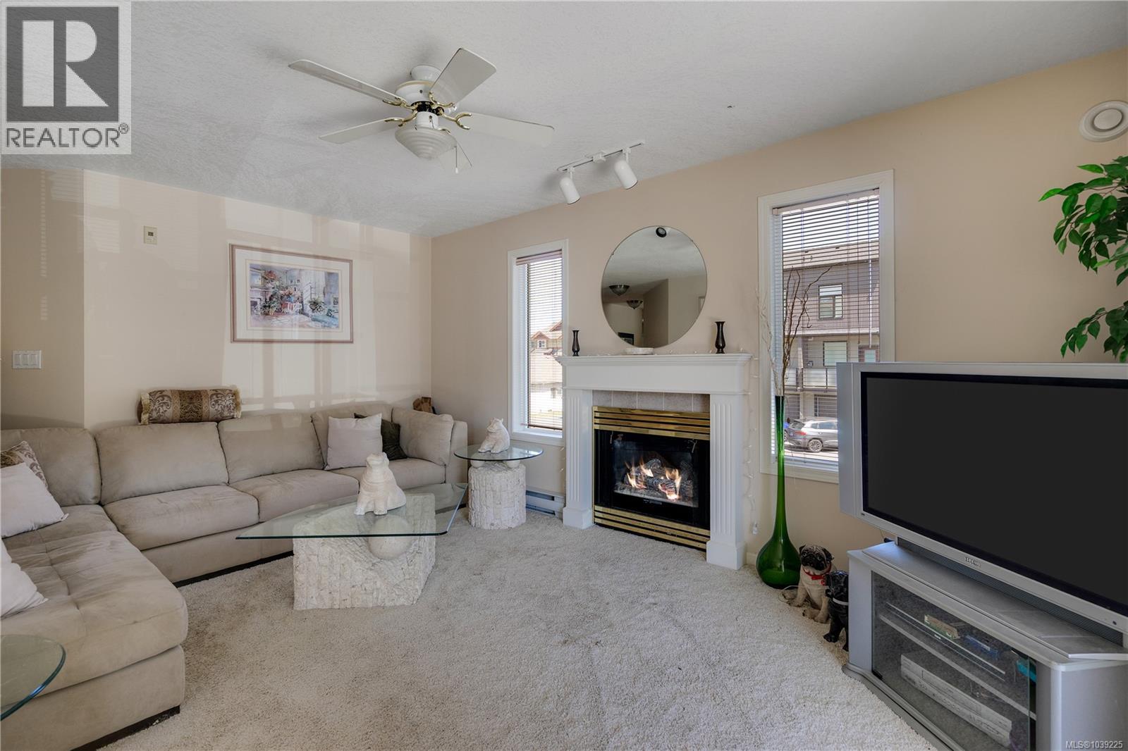 207 245 First St Property Photo 6