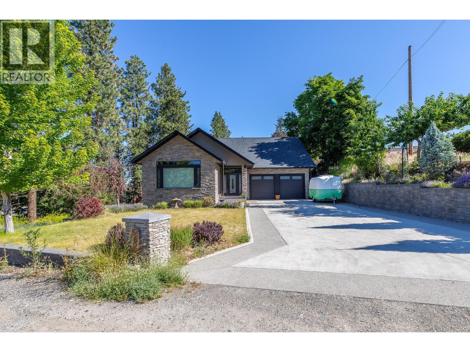 567 Pineview Road Property Photo 1