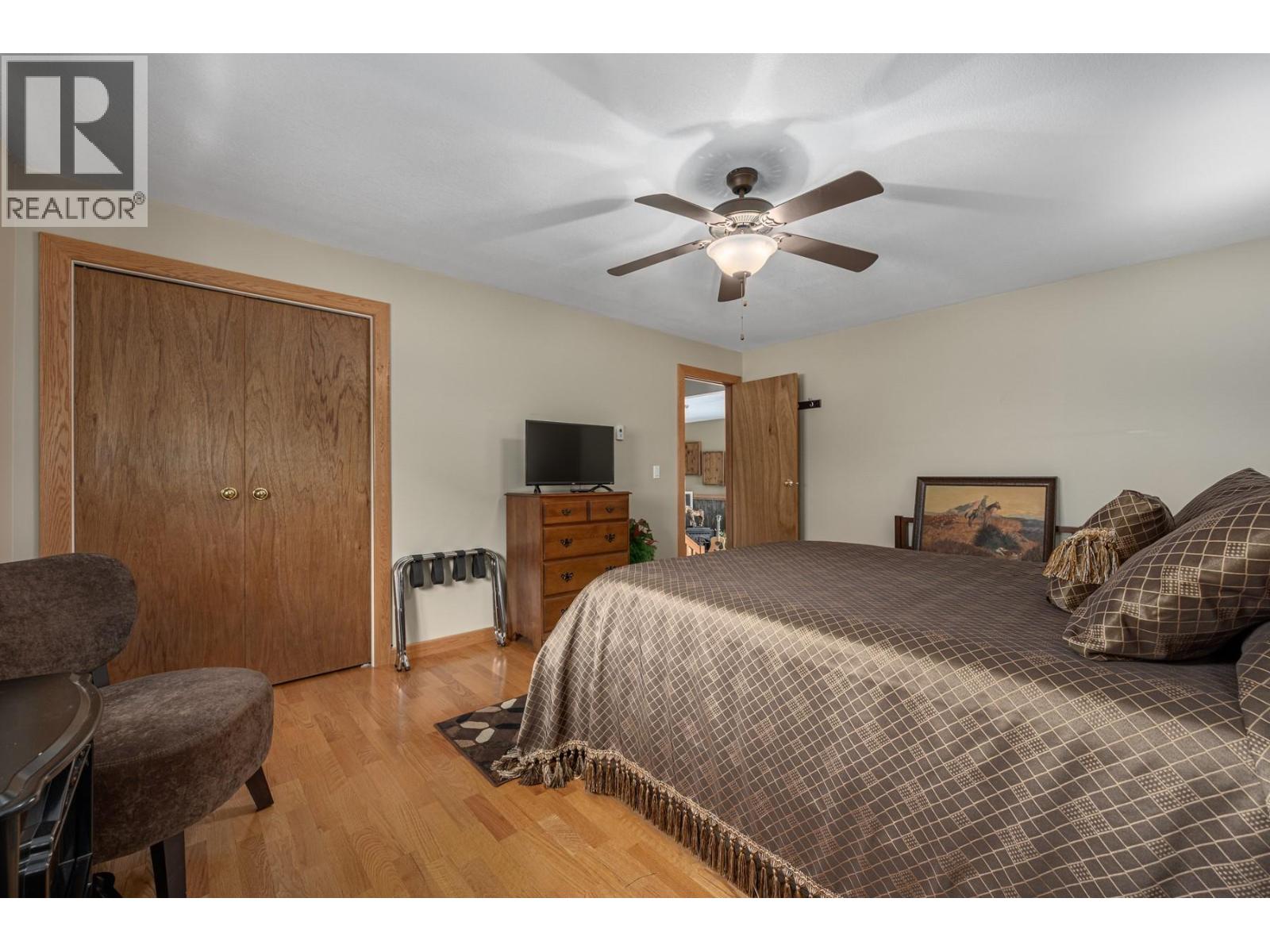 988 Collins Road Property Photo 34