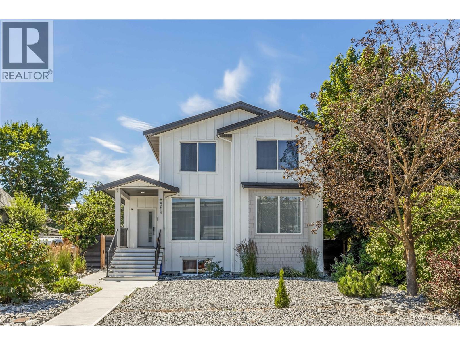 4214 33 Street Property Photo 1