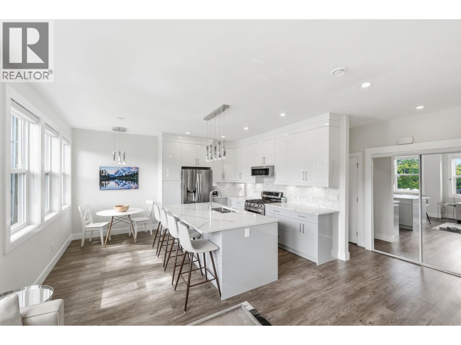 1030 Timmins Street Property Photo 3