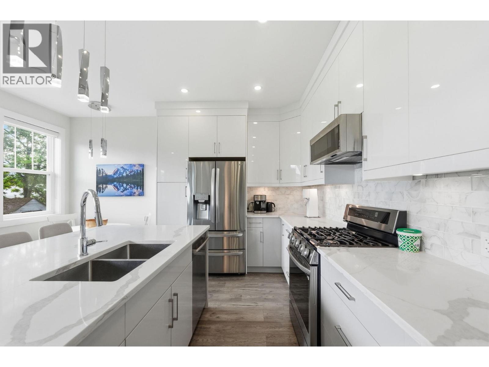 1030 Timmins Street Property Photo 8