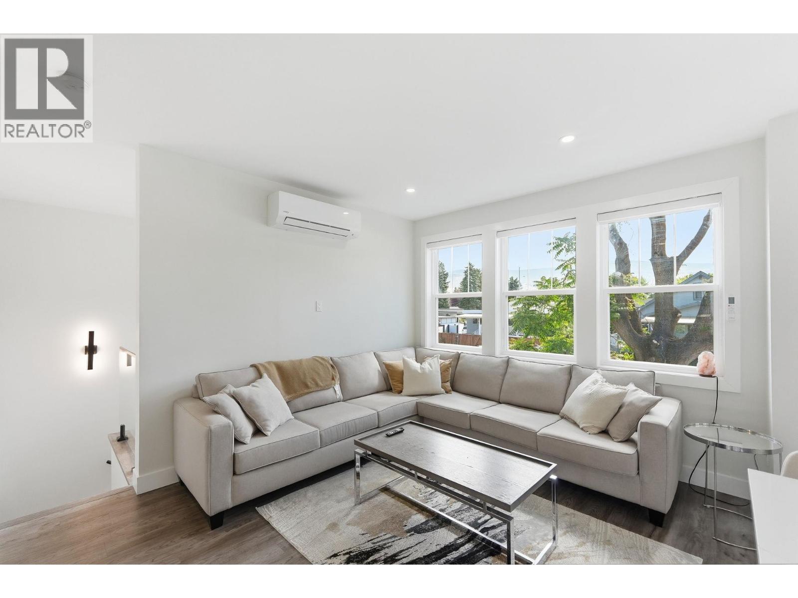 1030 Timmins Street Property Photo 11