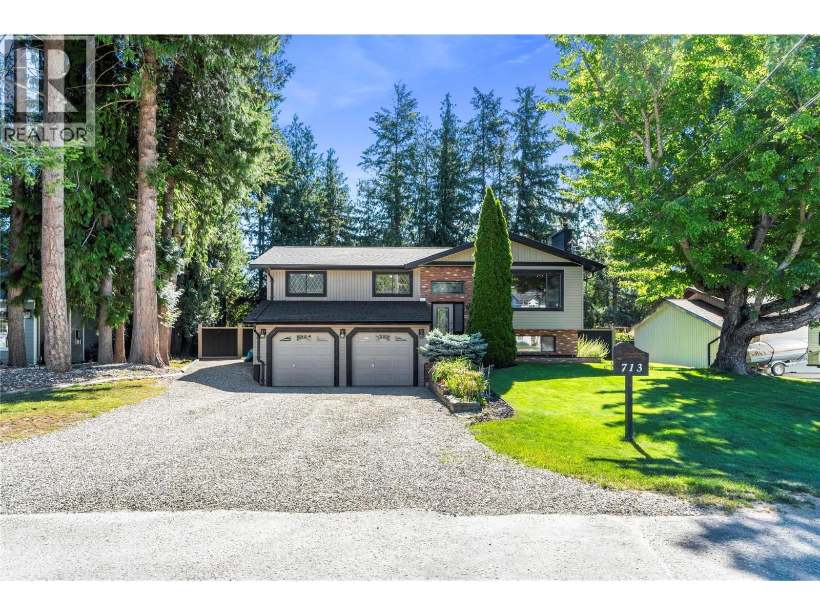 713 Hemlock Crescent S Property Photo 1
