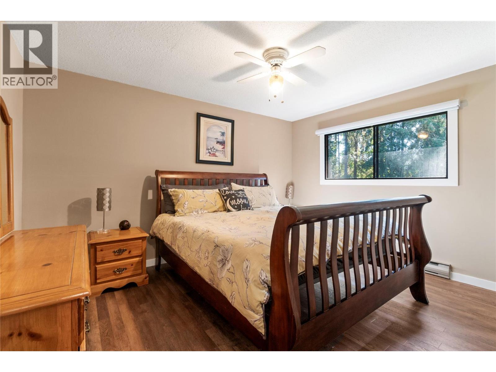713 Hemlock Crescent S Property Photo 15