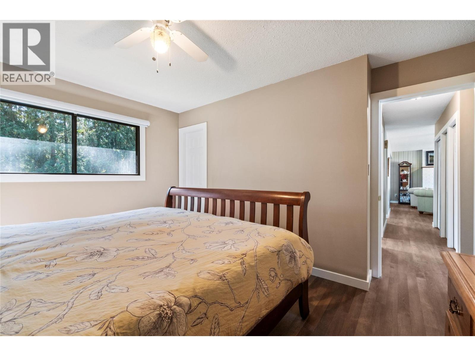713 Hemlock Crescent S Property Photo 16