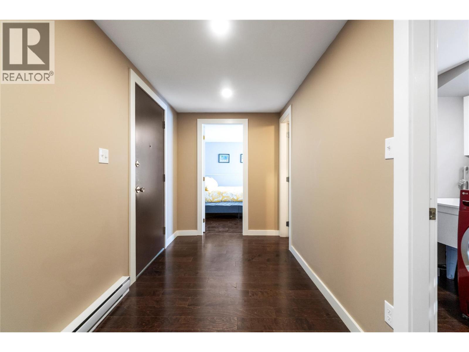 713 Hemlock Crescent S Property Photo 25
