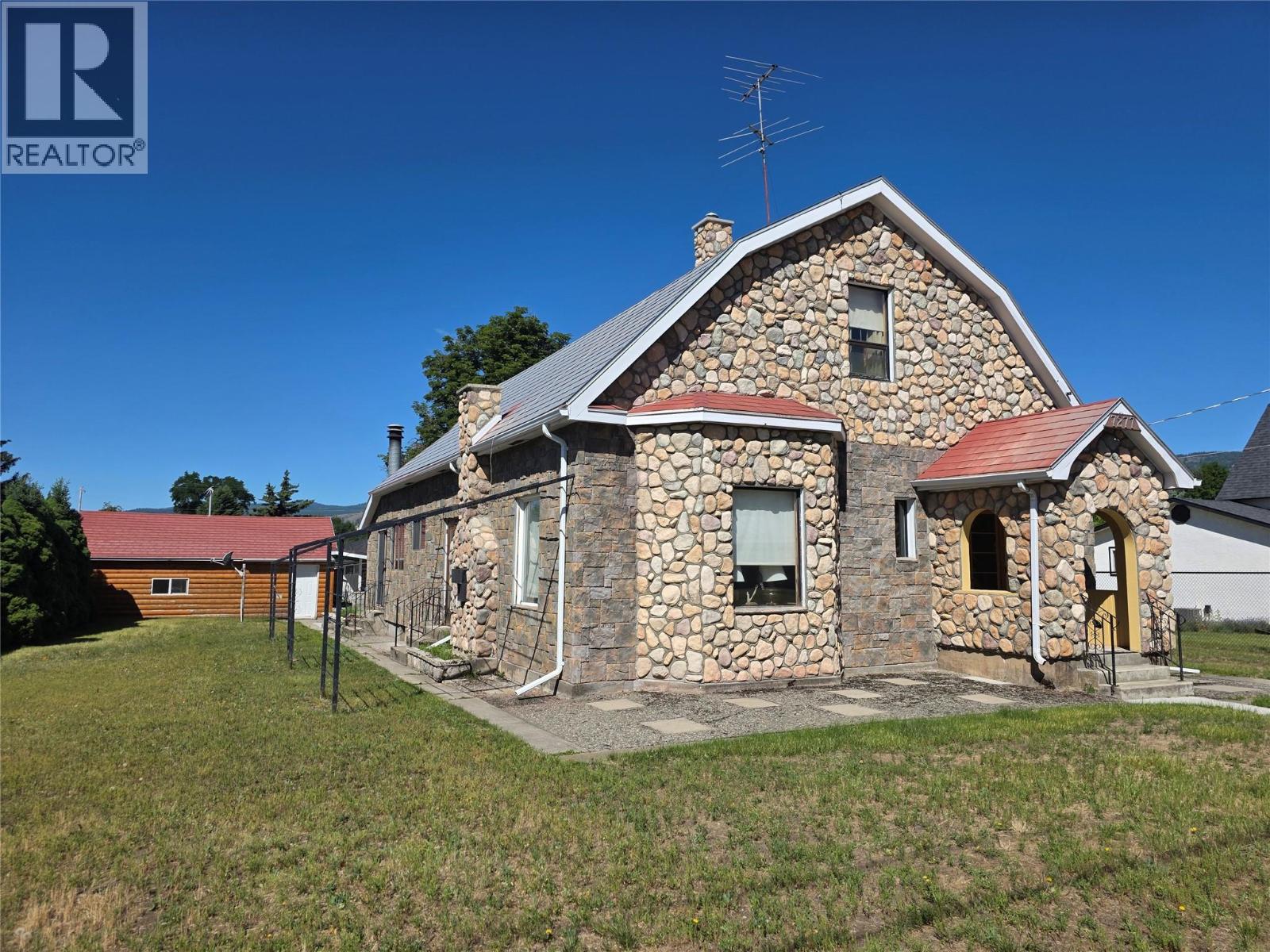 7277 8th Street Property Photo 1