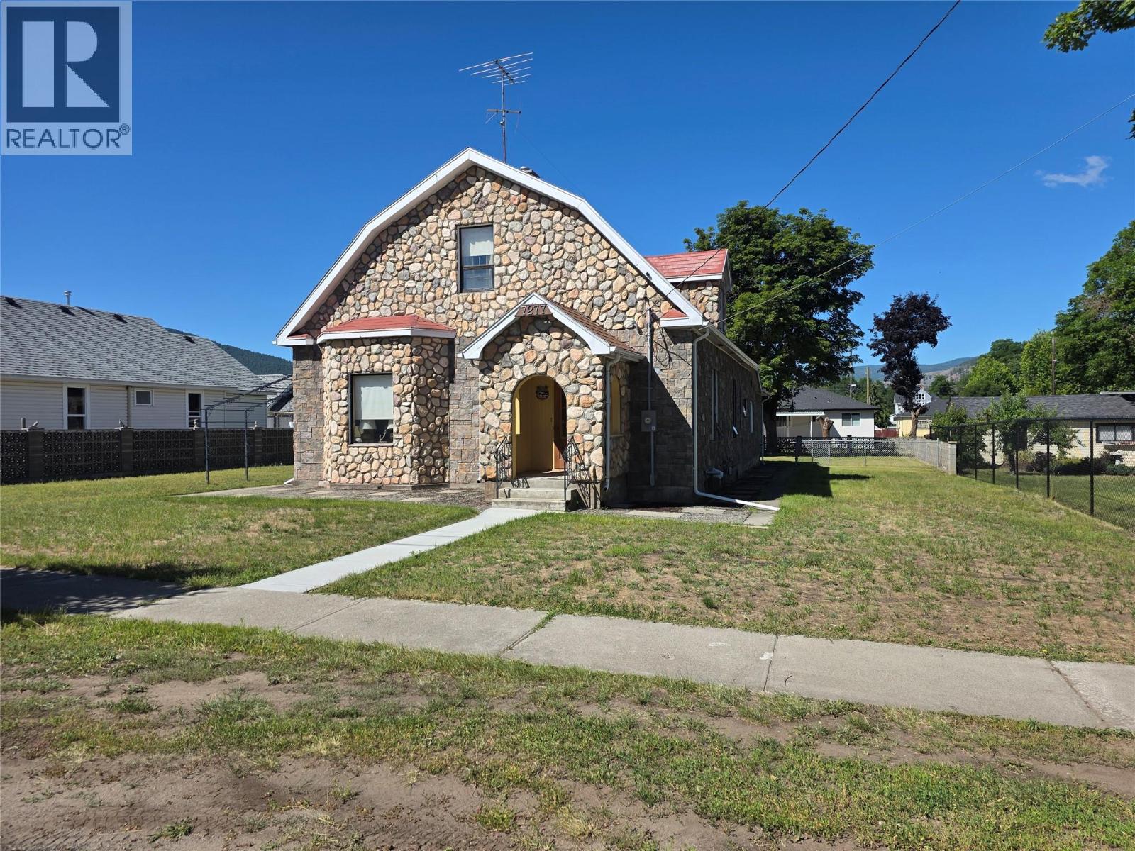 7277 8th Street Property Photo 3