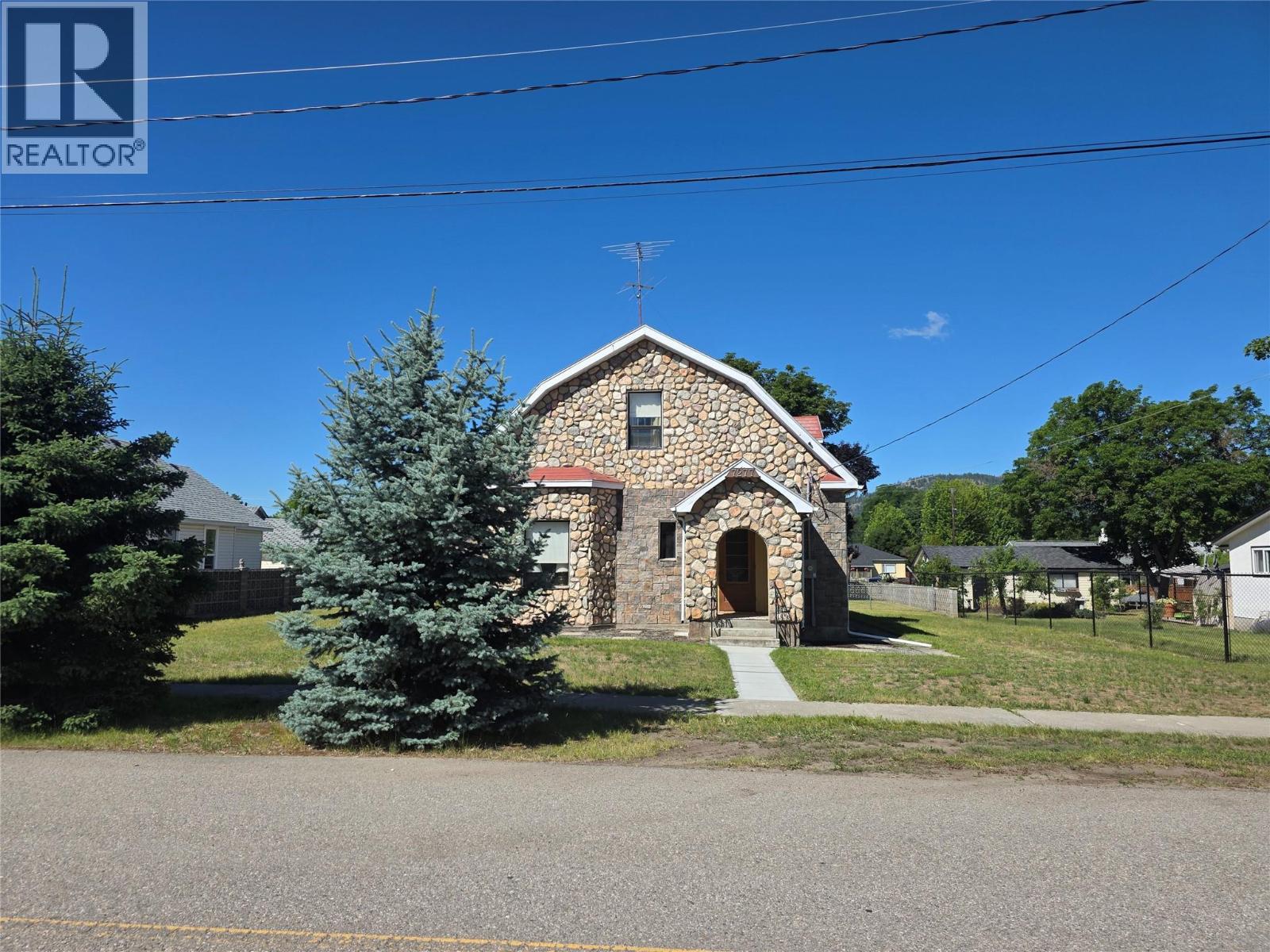 7277 8th Street Property Photo 4