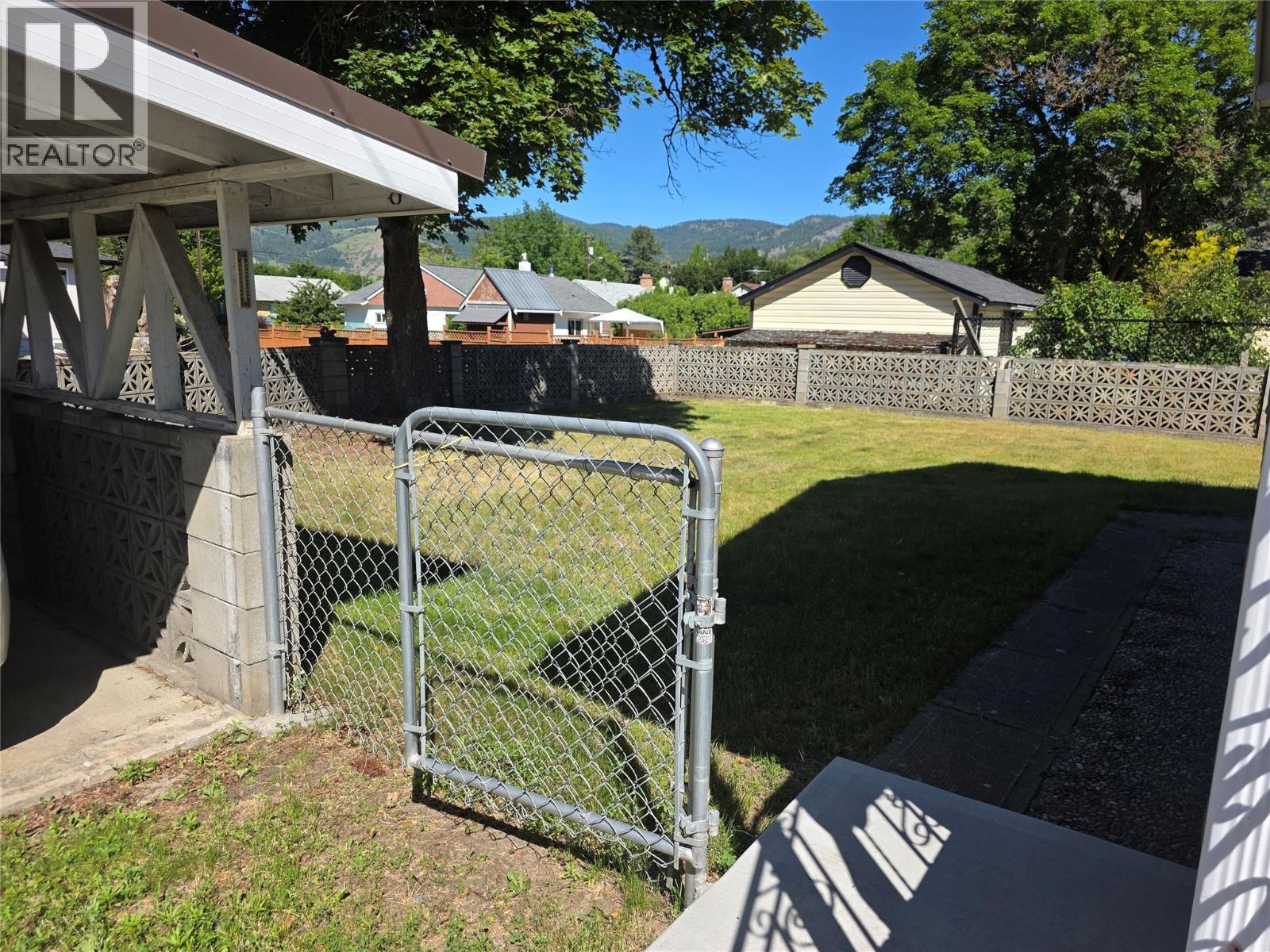 7277 8th Street Property Photo 8