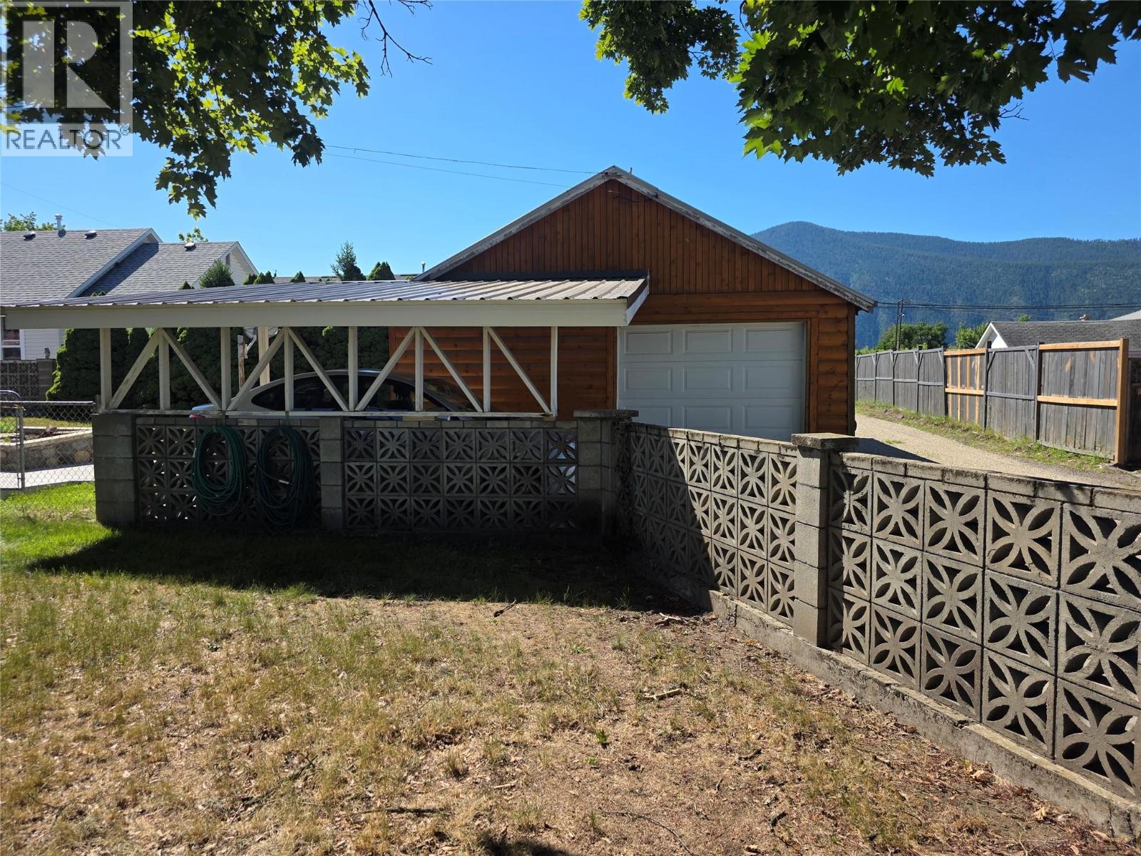 7277 8th Street Property Photo 9