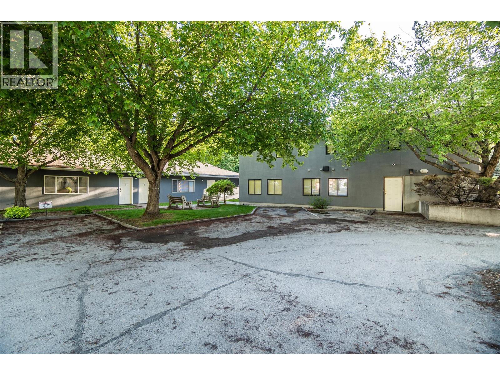 663 Columbia Avenue Property Photo 10