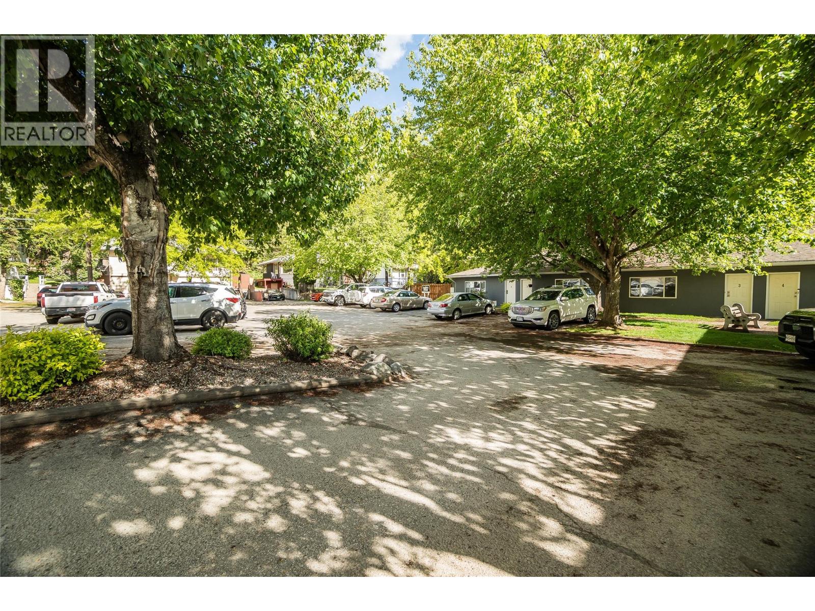 663 Columbia Avenue Property Photo 11