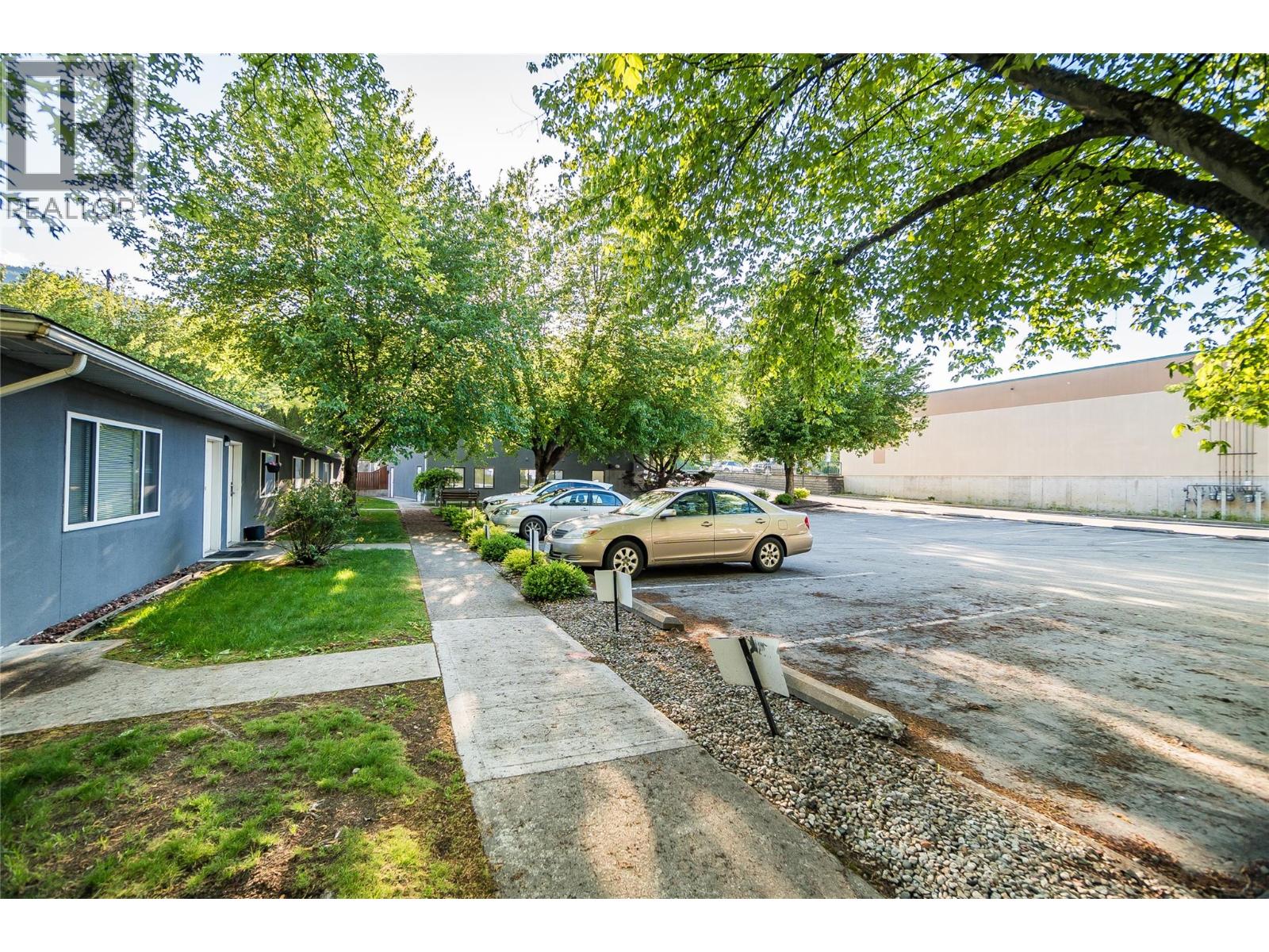 663 Columbia Avenue Property Photo 12