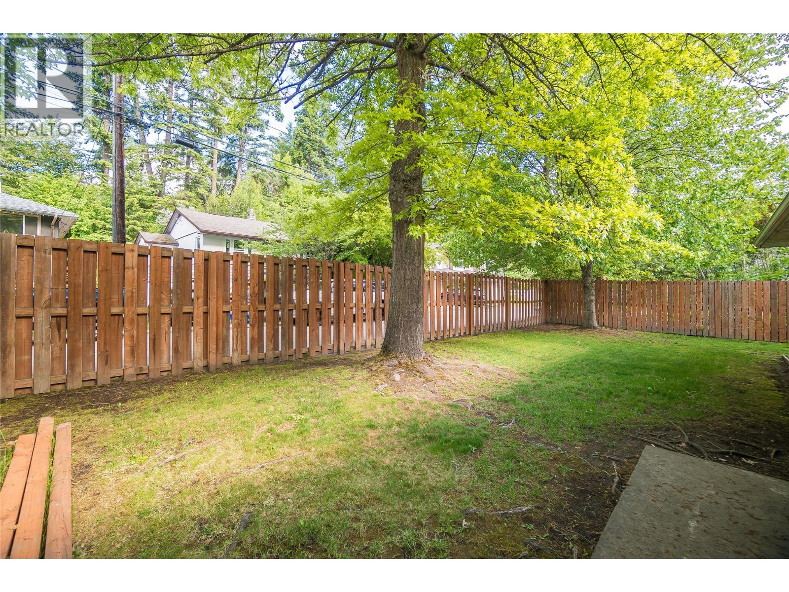 663 Columbia Avenue Property Photo 28