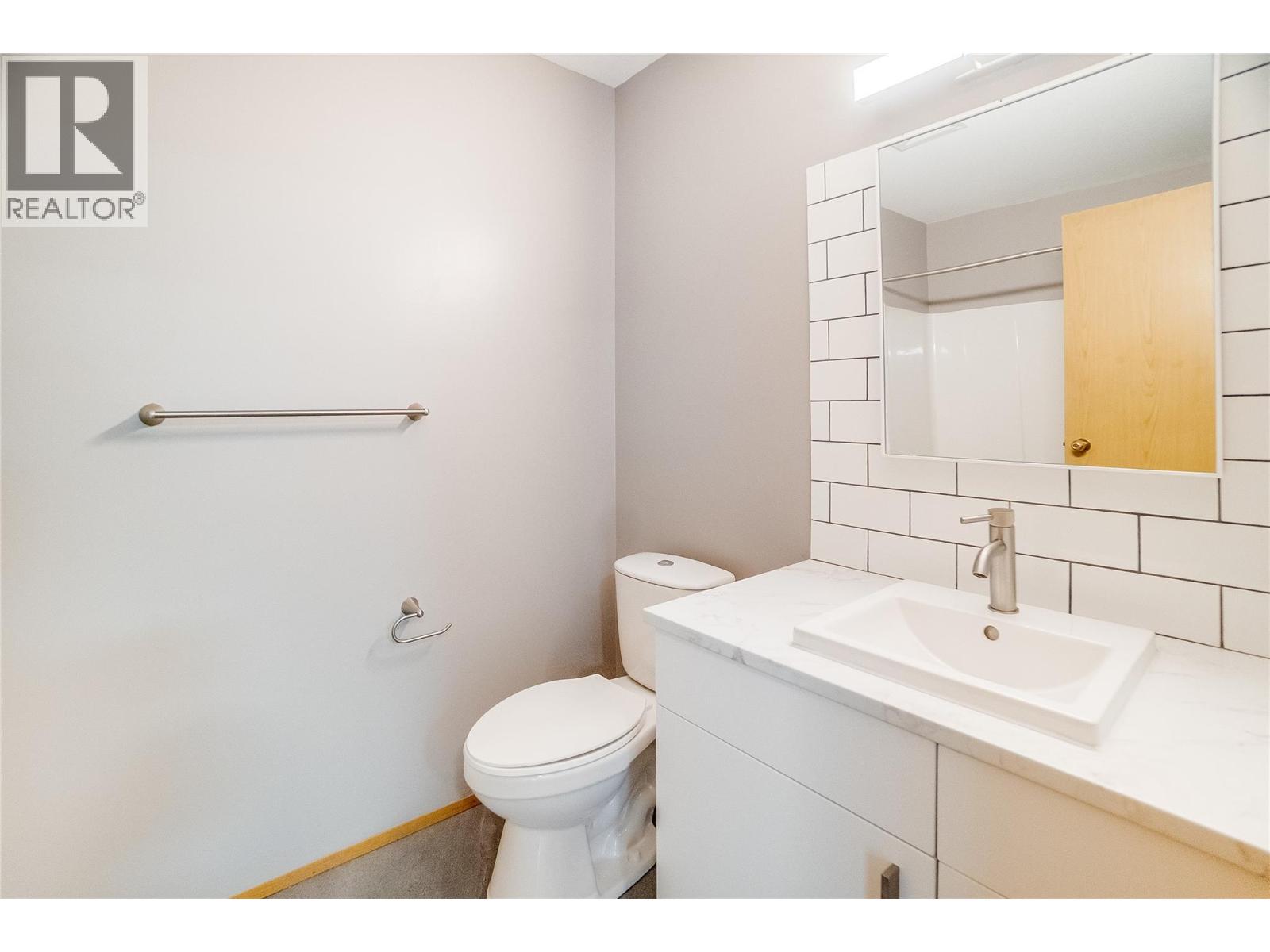 663 Columbia Avenue Property Photo 76