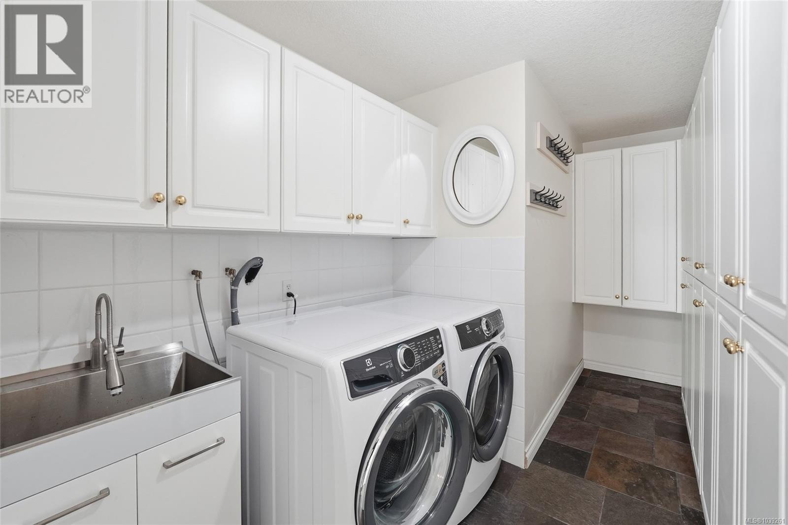 12 2655 Andover Rd Property Photo 15