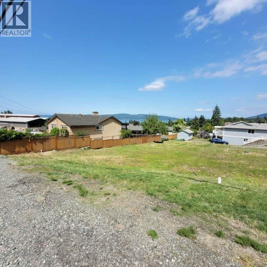 1605 Adelaide St Property Photo 7