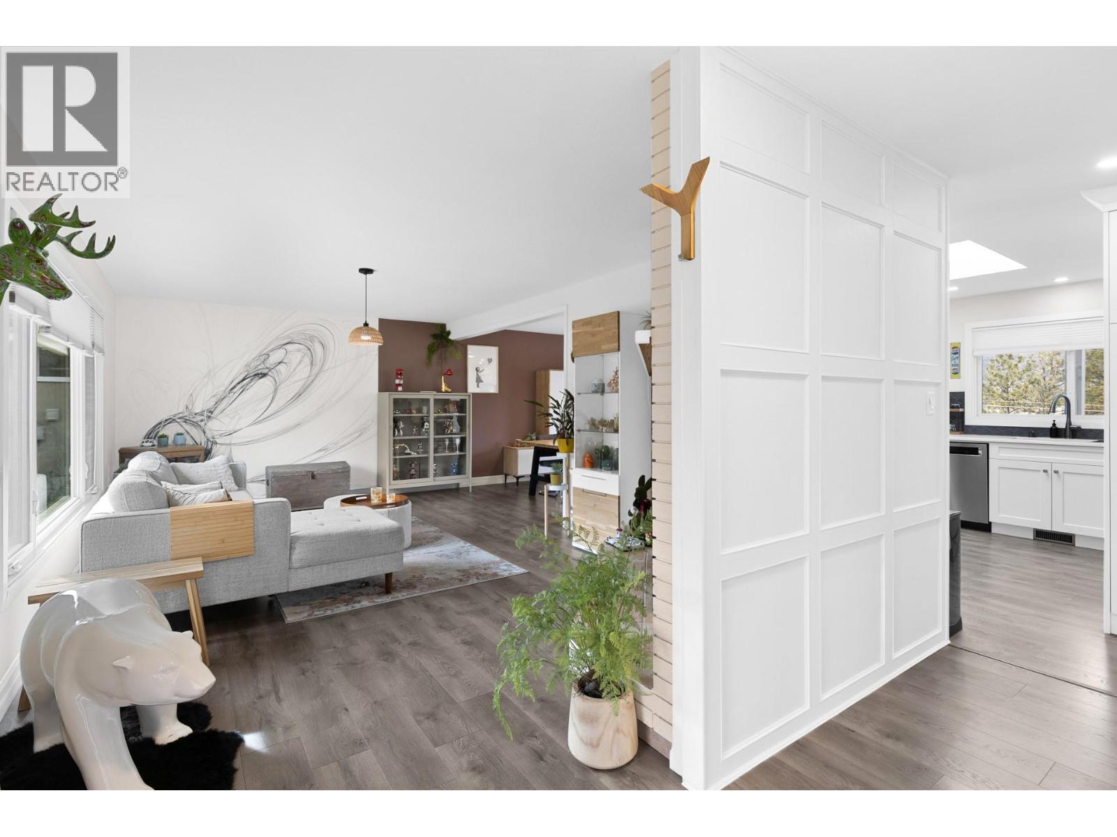 2426 Collingwood Road Property Photo 4