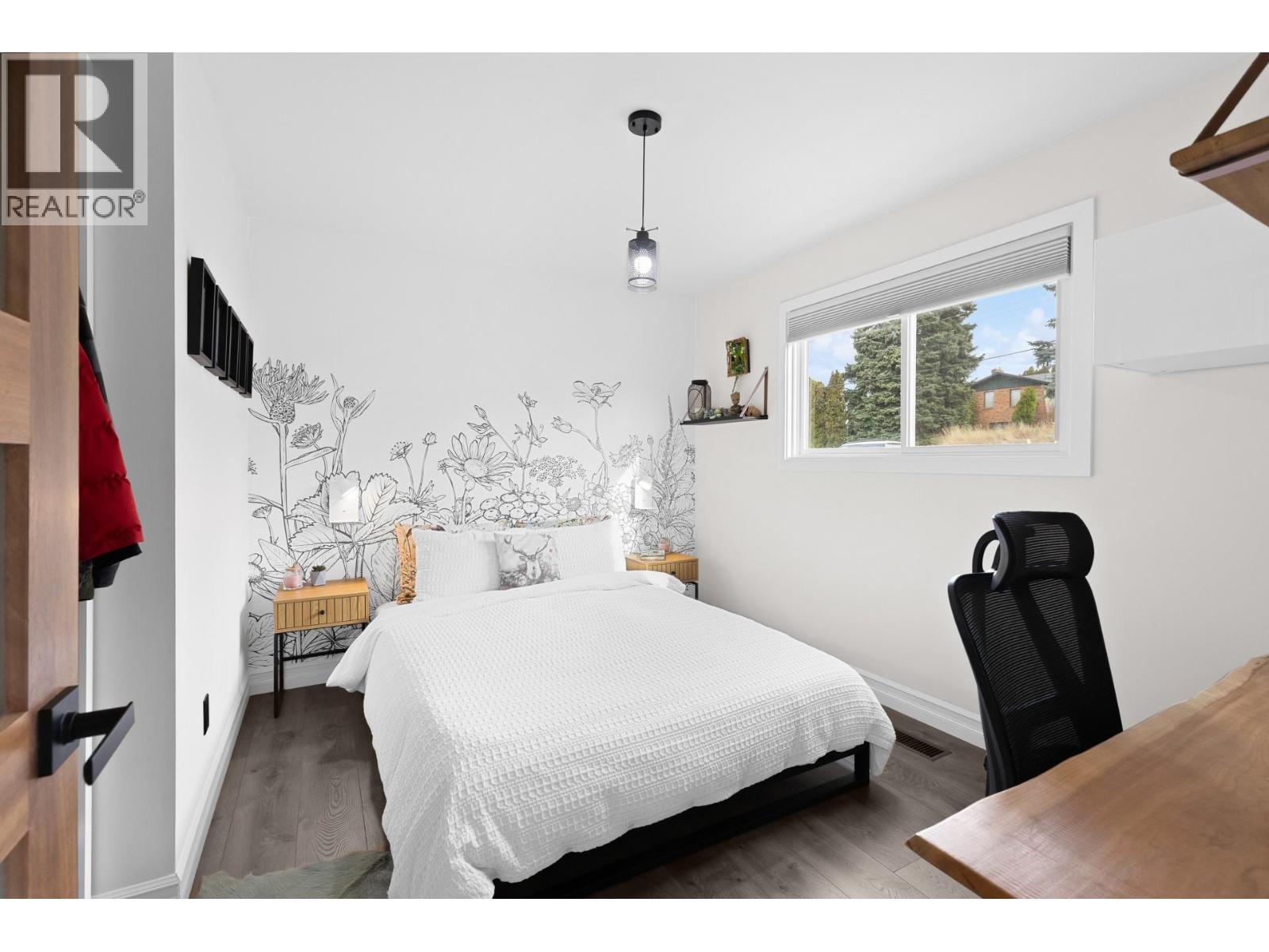 2426 Collingwood Road Property Photo 8