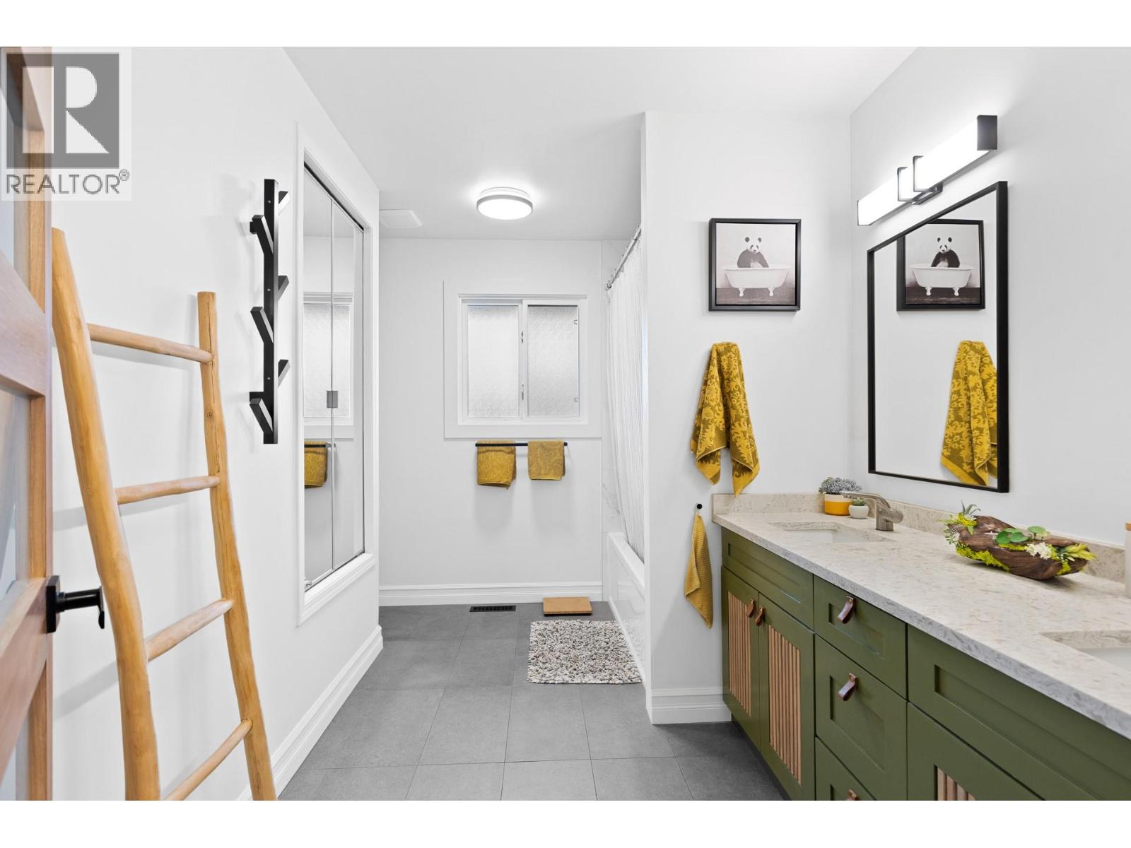 2426 Collingwood Road Property Photo 12