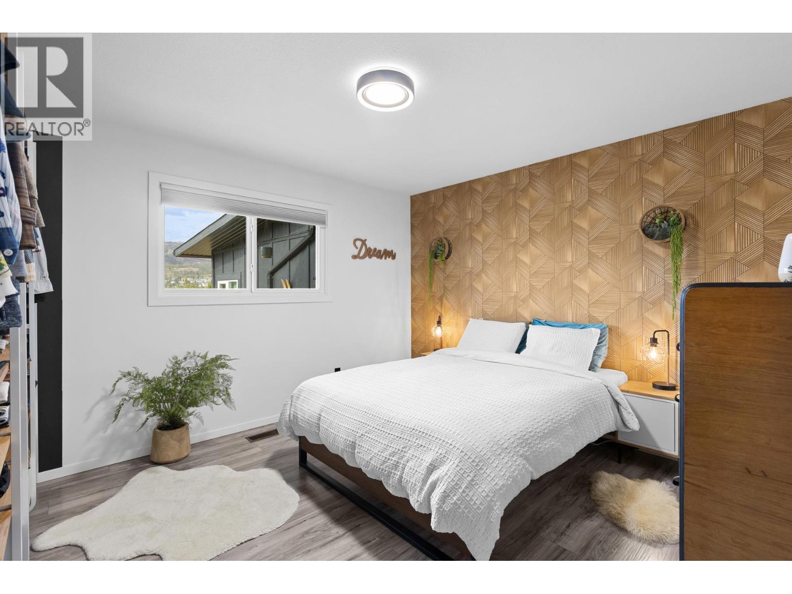 2426 Collingwood Road Property Photo 15
